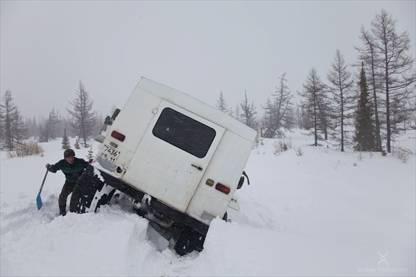 Застряли. Фото Андрея Подкорытова.