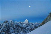 Рассвет в Гималаях во время восхождения