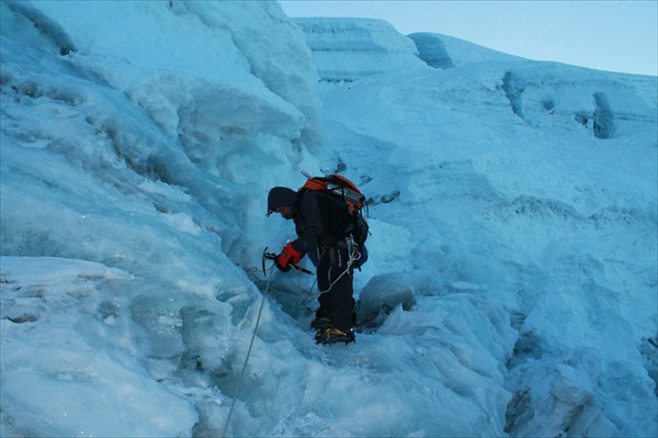 Игорь на леднике перед вершиной