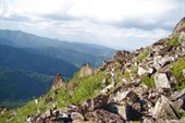 Один из отрогов Дуссе-Алиня, высота 1.500 м.