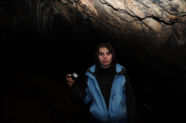 Катя в пещере
