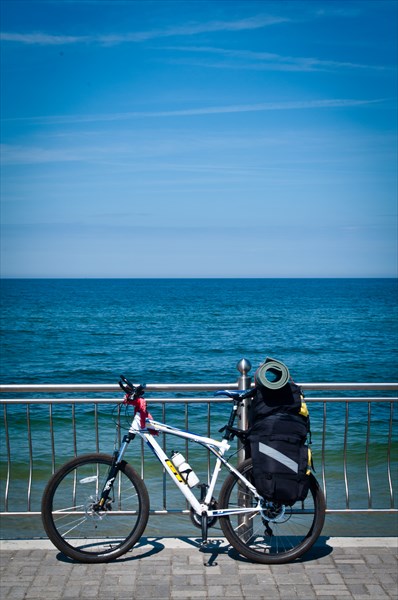 на фото: Велосипедик и Балтика