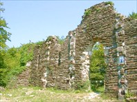 Развалины-Лооский храм