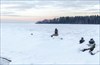 на фото: Зима на Ладожском озере