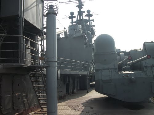 Вдоль палубы