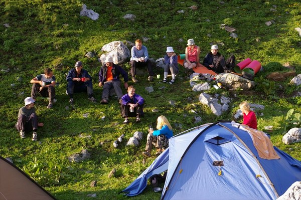 палаточный лагерь под перевалом