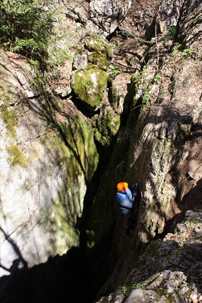 Спуск в пещеру Дублянского