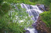 На Туралыгском водопаде