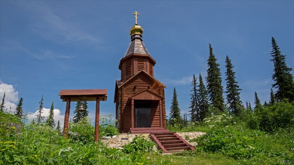 Часовня у приюта «Снежный Барс»