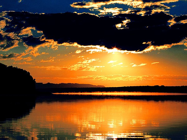на фото: Река Томь.. На восходе.