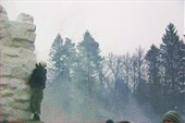 кто-то пытается взойти по углу