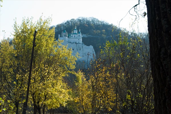 Монастырь на меловой скале