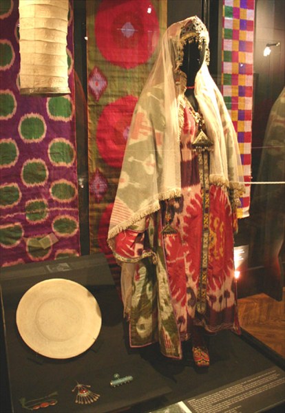 Узбекский женский наряд