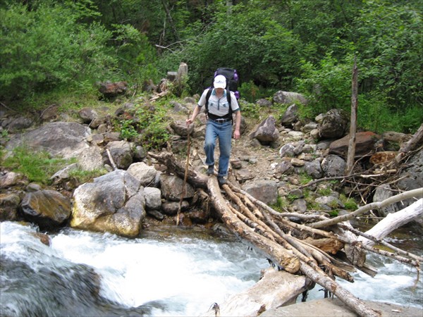 Одна из 14 переправ на реке Слюдянке