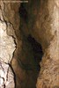 на фото: Расщелина в пещере