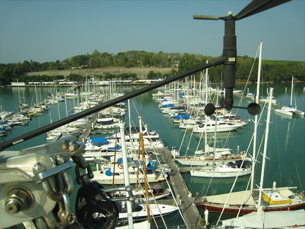 Вид на Yacht Haven с мачты нашей X-Yachts - Пхукет