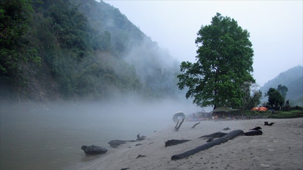 Река Каменг (стоянка)