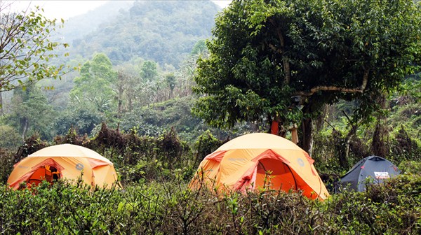 Лагерь на берегу Река Каменг