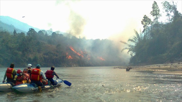 Река Каменг (Вода и пламя)