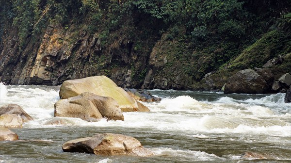 Река Каменг (пороги)