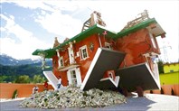 Upside-Down-House-Terfens2-Красный перевернутый дом в дер. Терфенс