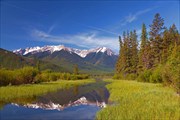 Протока между озёрами Vermilion lakes