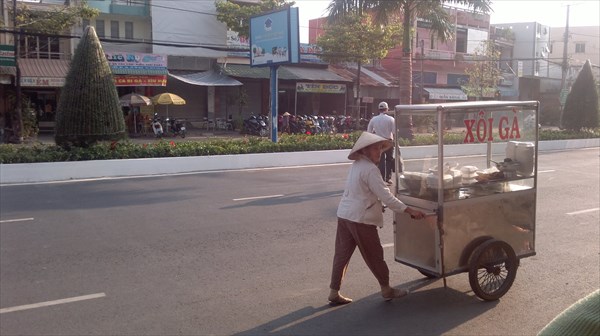 Уличные торговцы в Камау.