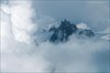 на фото: Грозовые облака над Эгюий-дю-Миди