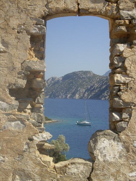 Остров Камелия, развалины византийского храма, Эгейское море