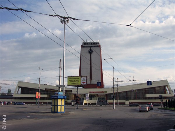 улицы города; вид на вокзал