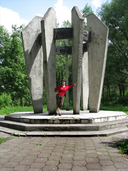 Монумент на месте первого собрания народовольцев
