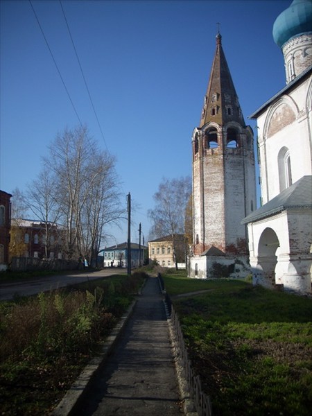 Вдоль Благовещенского собора