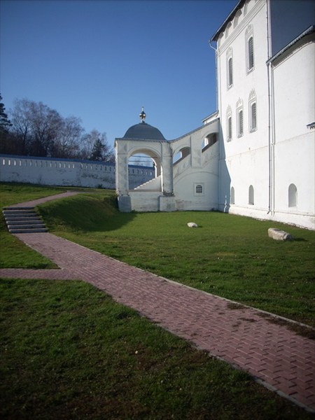 Внутри Никольского монастыря