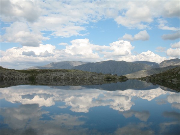 Горное озеро у перевала Чорргор - Хибины