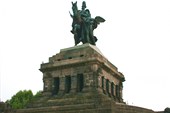 Статуя кайзера Вильгельма I на `Немецком носу` в Кобленце