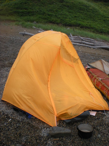 ветерок. вообще-то форма у палатки нормальная