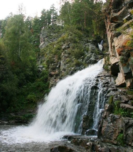 Водопад на реке Черёмуховой