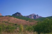 Кругом горы.