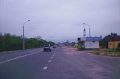 Пригород. Дорога расширяется.