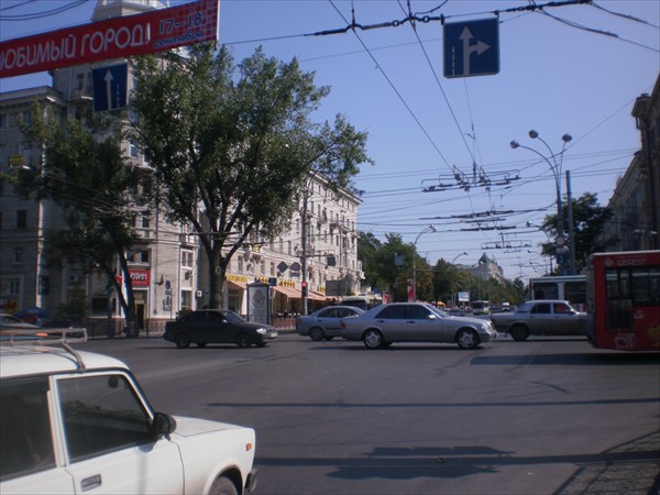 Ростов, ул. Б. Садовая.