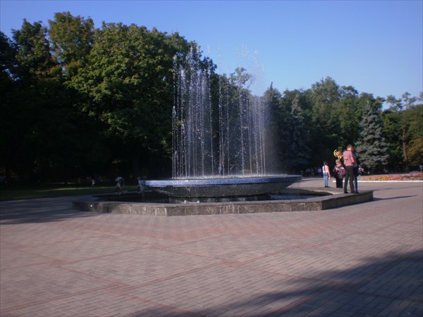 Мариуполь. Фонтан в городском саду.