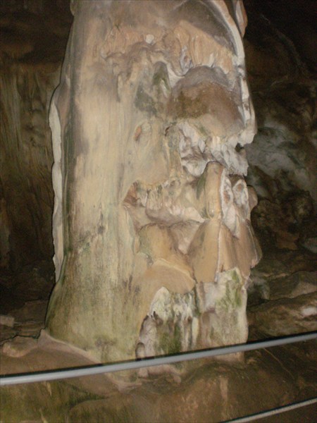 Вот из-за таких сталагмитов пещеру назвали галереей сказок.