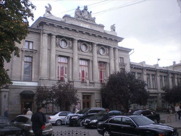 Здание Театра.