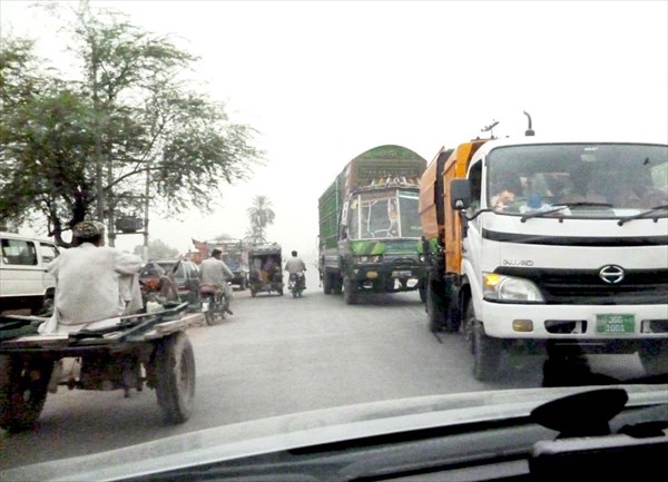 Движение на пакистанских дорогах