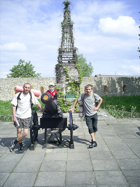 прячься!!! пушка!!! щас выстрелит пропкой