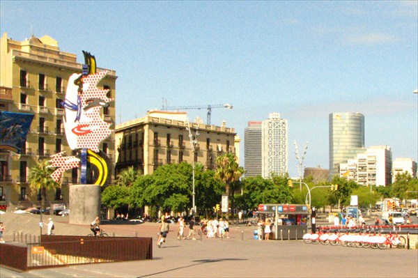 Уличная скульптурная композиция "Лик Барселоны"