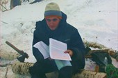 Рома читает инфу о монастыре