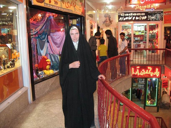 В "модных" бутиках Кума - самого строгого города Ирана
