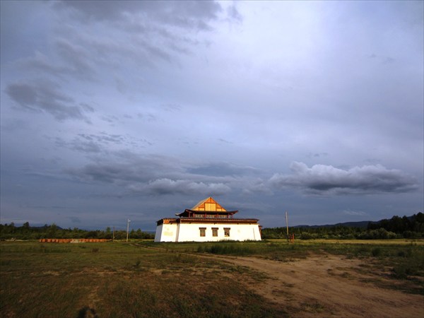 Новый храм Устуу-Хурээ.