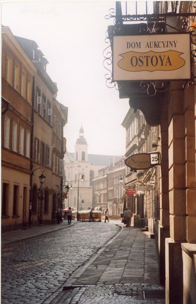 Улица, вид на Костёл Святого Мартина, Варшава